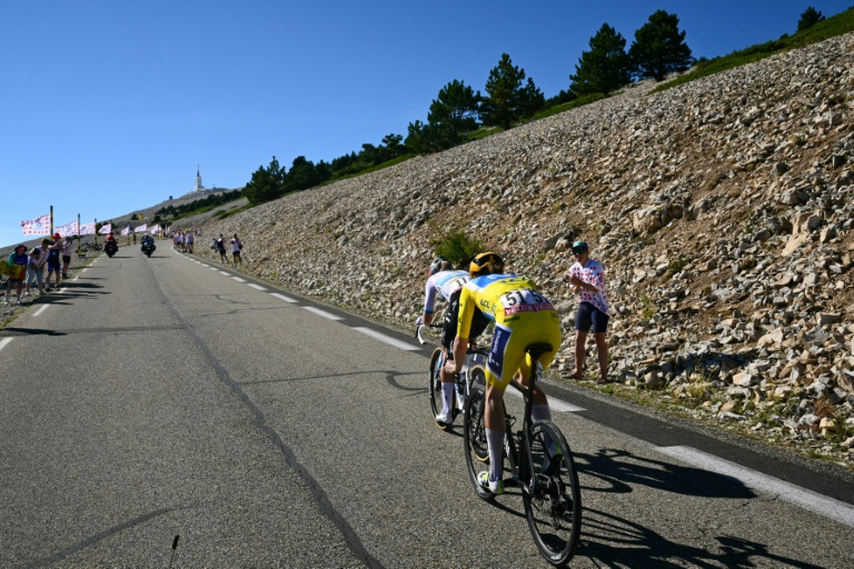 La Néerlandaise Demi Vollering et la Suisse Marlen Reusser (maillot jaune) lors de la 7e étape du Tour de France vers le sommet du Mont Ventoux le 7 août 2026