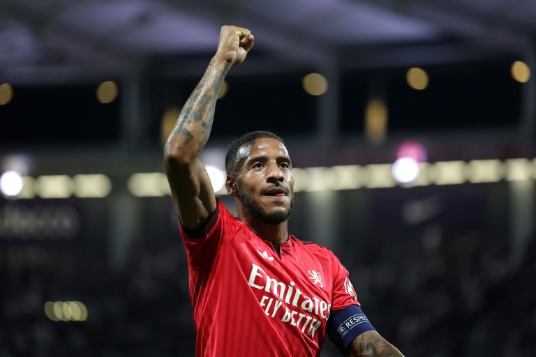 Le joueur de Lyon Corentin Tolisso célèbre la victoire de son équipe à Toulouse, lors de la 1re journée de Ligue 1, le 22 août 2026 à Toulouse