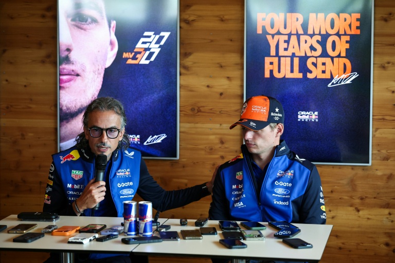 Max Verstappen et Laurent Mekies signent le contrat pour quatre années supplémentaires chez Red Bull.