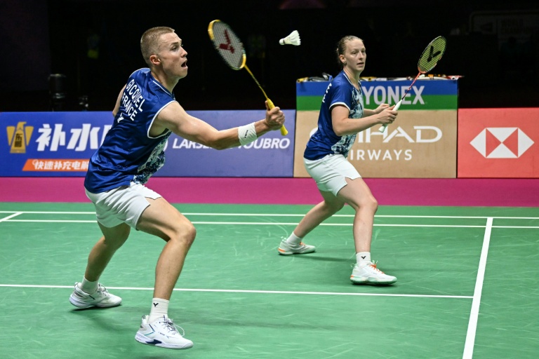 Les Français Thom Gicquel et Delphine Delrue en finale du double mixte des Mondiaux de badminton contre la paire chinoise Feng Yan Zhe - Huang Dong Ping le 23 août 2026 à New Delhi