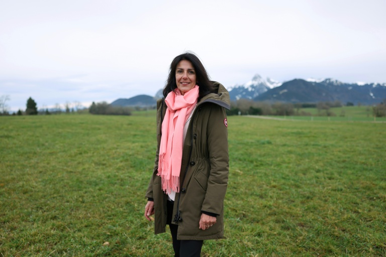 Photo d'archives de Cathy Le Hec, directrice des eaux minérales de Danone, sur l'impluvium des eaux Evian à Féternes, en Haute-Savoie, le 16 décembre 2025