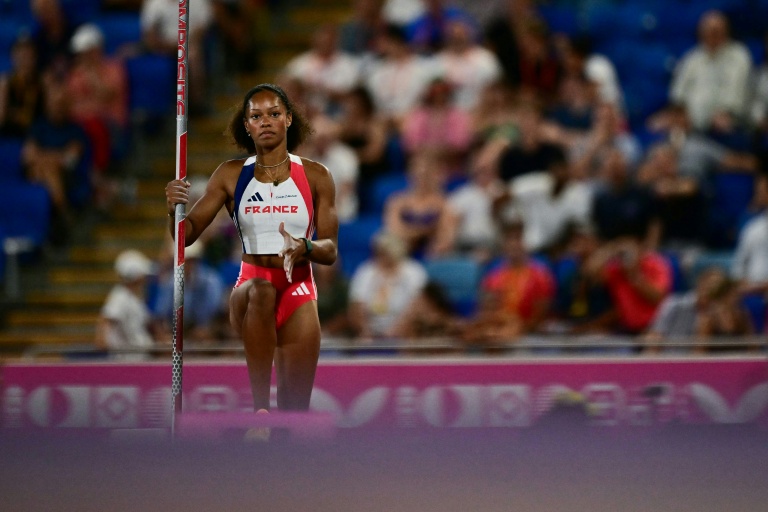Marie-Julie Bonnin en action lors de son saut à la compétition à Birmingham.