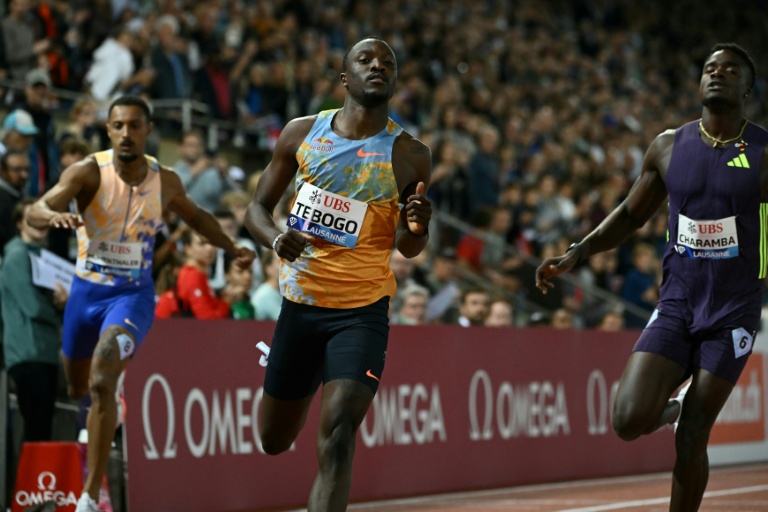 Le Botswanien Letsile Tebogo (C) vainqueur du 200 m lors du meeting de la Ligue de diamant de Lausanne, le 21 août 2026