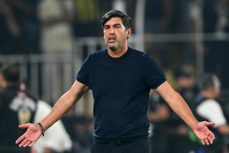 L'entraîneur de l'OL Paulo Fonseca durant le barrage aller de la Ligue des champions contre Fenerbahçe à Istanbul, le 18 août 2026