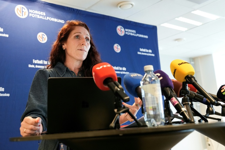 Lise Klaveness, la présidente de la Fédération norvégienne de football, s'exprime lors d'une conférence de presse à Oslo, le 7 août 2026