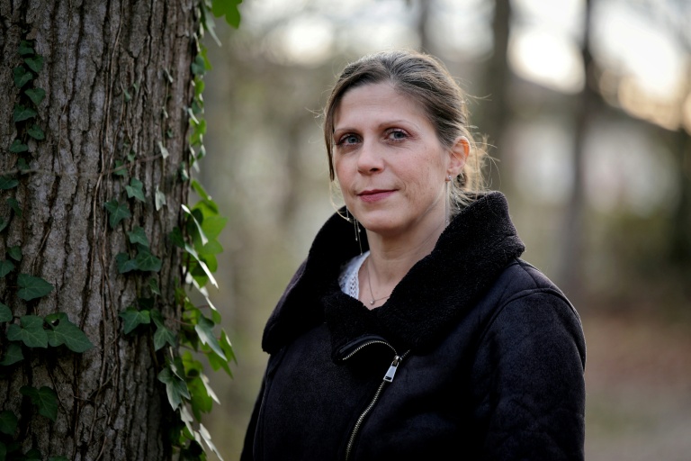 Elodie, une des patientes de l'onco-chirurgienne Charlotte Vaysse, pose à Cugnaux, en Haute-Garonne, le 12 janvier 2026