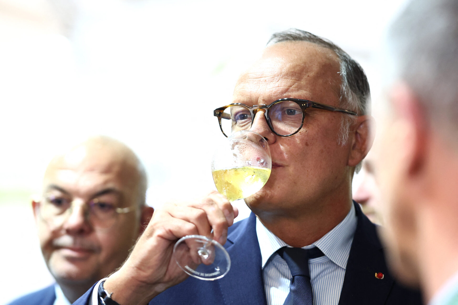 Édouard Philippe et Gérald Darmanin ont fait parler d’eux en servant des frites dans une baraque à frites.