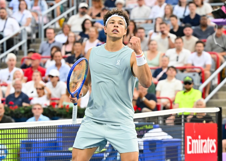 Ben Shelton célèbre sa victoire au Masters 1000 de Montréal