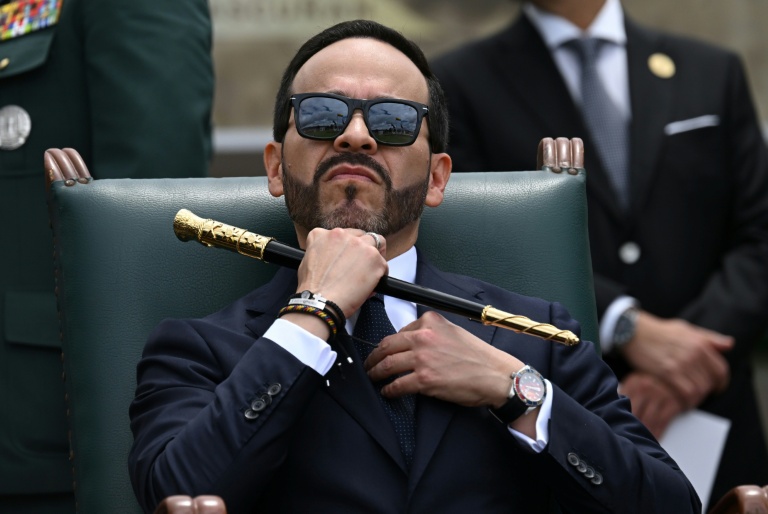 Le président colombien Abelardo de la Espriella assiste à la cérémonie de passation de commandement à l'école militaire José Maria Cordova de Bogota, le 26 août 2026