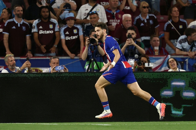 Khvicha Kvaratskhelia, auteur du premier but du PSG face à Aston Villa en Supercoupe d'Europe, le 12 août 2026 à Salzbourg