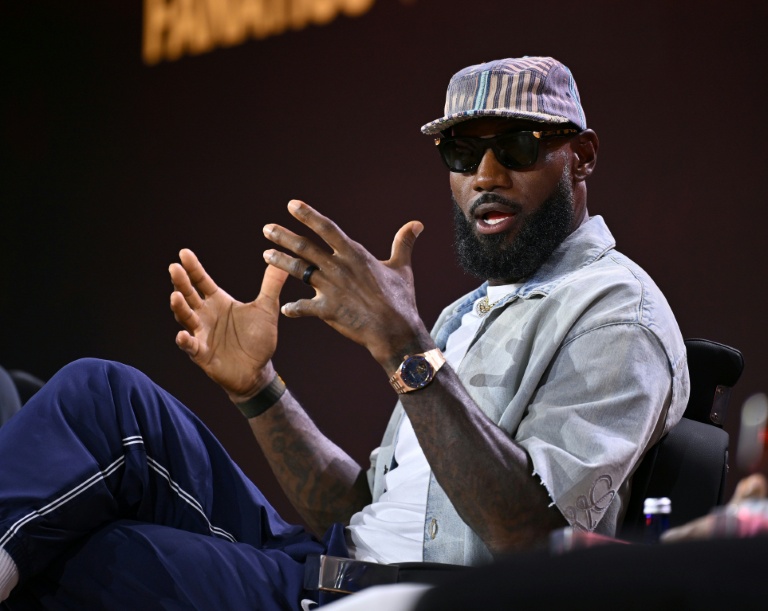 LeBron James, désormais joueur des Sixers de Philadelphie, lors du Festival des fans de sports (Fanatics Fest) organisé à New York, le 17 juillet 2026
