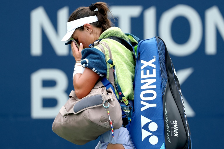 L'Américaine Jessica Pegula quitte le court après sa défaite face à la Russe Diana Shnaider en 8e de finale du WTA 1000 de Toronto, à Toronto, le 8 août 2026