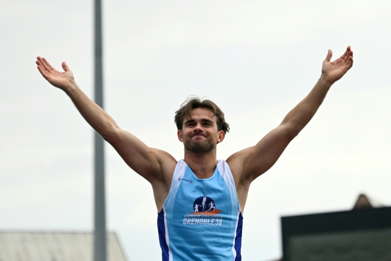 Mathieu Collet lors de la finale du concours de perche des Championnats de France d'athlétisme, le 26 juillet 2026 à Albi