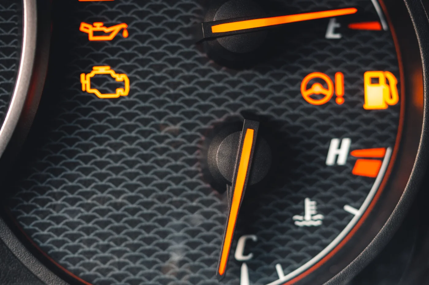 Voyant FAP : pictogrammes allumes sur le tableau de bord d une voiture