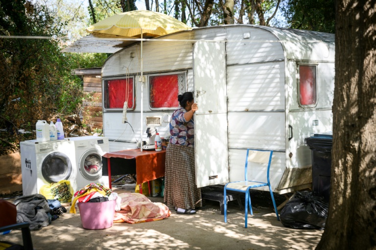 Une membre de la communauté rom dans un nouveau bidonville à Nantes, le 31 août 2026