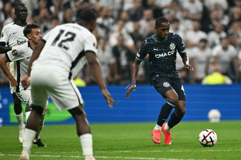 Un joueur de l'OM en action lors de la défaite contre Besiktas en Ligue Europa.