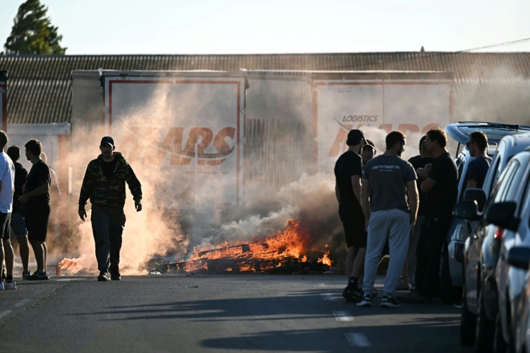 Les pêcheurs bloquent l'accès au dépôt de carburant de Frontignan, dans l'Hérault, le 16 septembre 2026