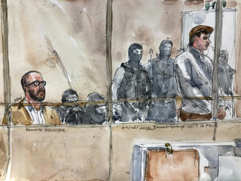 Croquis d'audience réalisé le 1er juin 2022 de Romain Bouvier, à gauche, et Loïk Le Priol à droite, lors de leur procès à Paris pour l'agression de l'ancien responsable du GUD