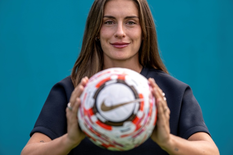La footballeuse espagnole Alexia Putellas pose pour une photo lors d'une interview accordée à l'AFP, au centre d'entraînement des London City Lionesses à Aylesford, le 24 septembre 2026