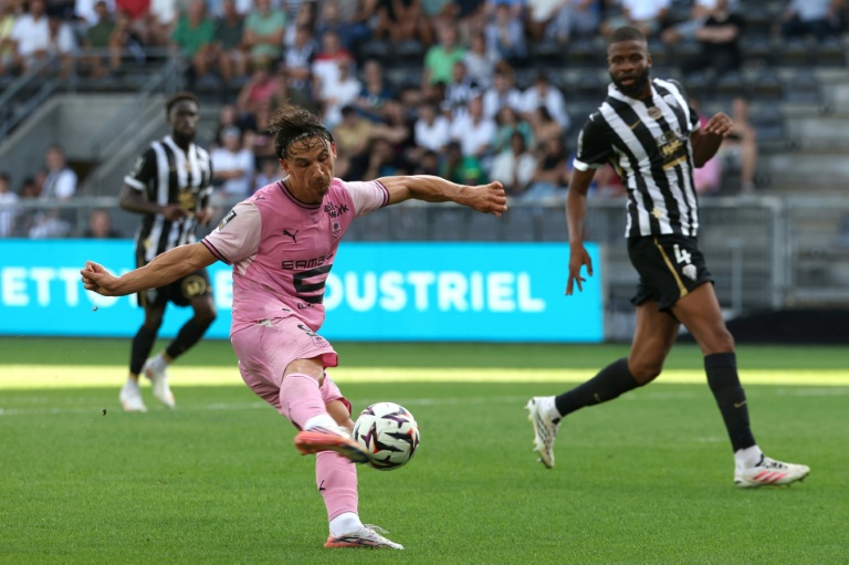 Le buteur rennais Esteban Lepaul peu en réussite contre Angers au stade Raymond-Kopa, le 6 septembre 2026
