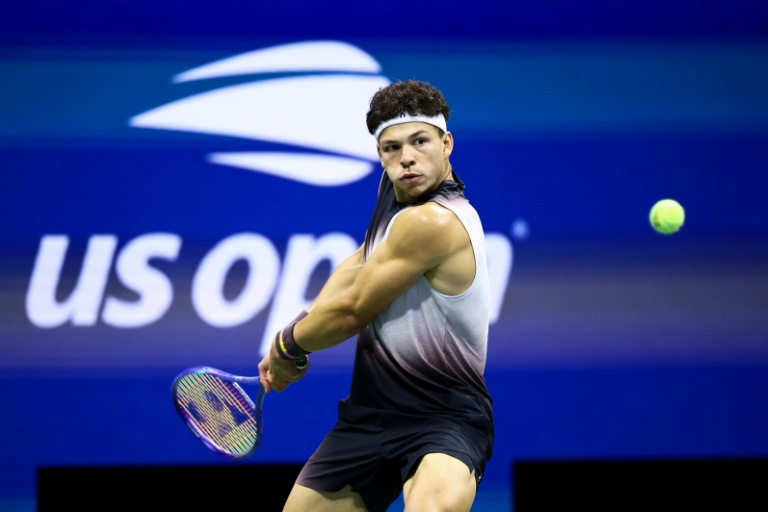 L'Americain Ben Shelton, N.9 mondial, contre son compatriote Frances Tiafoe en demi-finale de l'US Open le 11 septembre 2026 à Flushing Meadows
