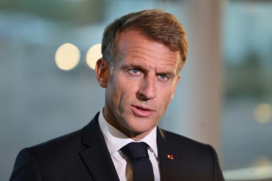 Emmanuel Macron lors de sa visite à Saint-Pierre-et-Miquelon, affirmant la souveraineté de l'archipel.