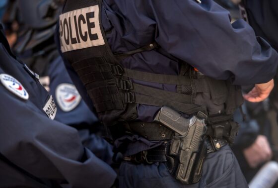 Intervention de la police nationale à Carcassonne, enquête sur violences policières.