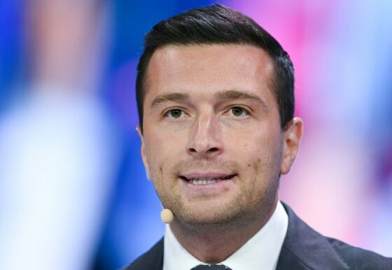Jordan Bardella, président du RN, s'exprime sur le référendum constitutionnel.