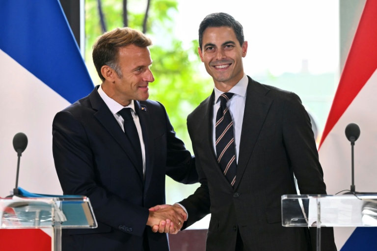 Emmanuel Macron et Andy Burnham lors d'une rencontre à Londres.