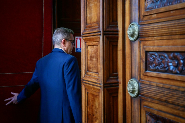 L'ancien maire de Saint-Étienne Gaël Perdriau arrive à la cour d'appel de Lyon pour la décision dans l'affaire de la sextape, le 10 septembre 2026