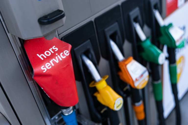 Une pompe à essence hors service dans une station-service TotalEnergies à Pecquencourt, dans le Nord, après un acte de vandalisme, le 16 septembre 2026