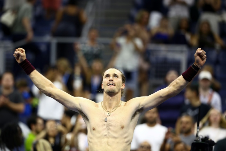 Alexander Zverev célèbre sa victoire au 2e tour de l'US Open