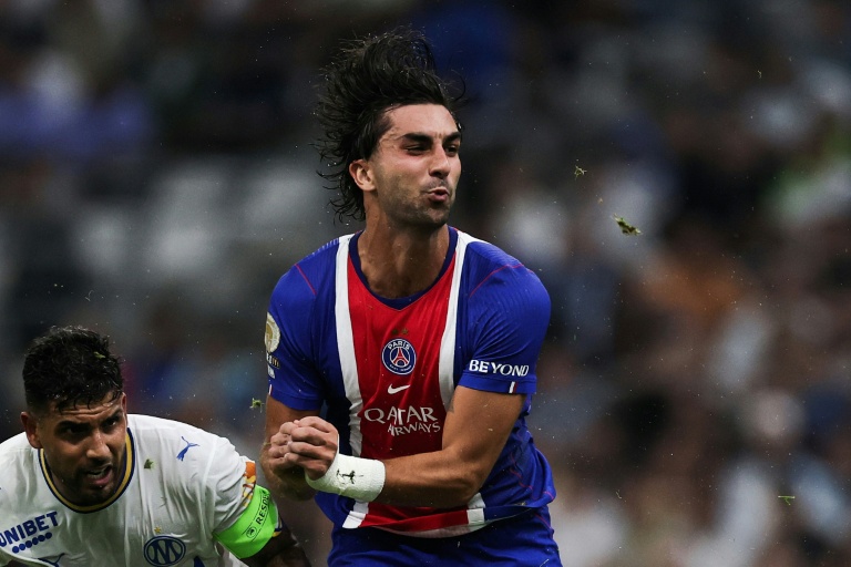 L'attaquant espagnol du Paris SG Ferran Torres (centre) lors du match de Ligue 1 contre l'OM le 20 septembre 2026 à Marseille