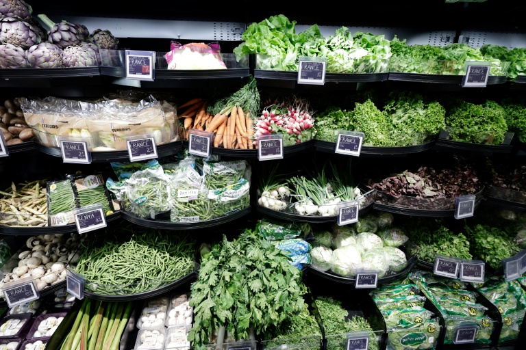 Cet été, ce sont les canicules et sécheresses qui ont durement touché les récoltes, entraînant une forte hausse des prix des produits frais à la rentrée
