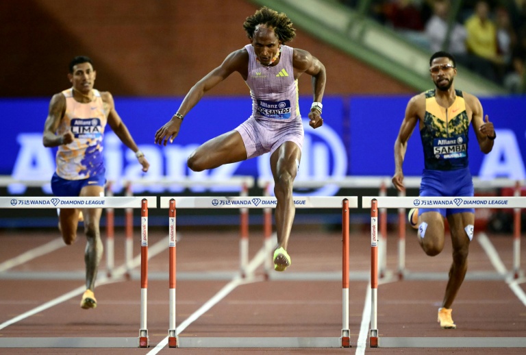 Le Brésilien Alison Dos Santos (c) impérial sur le 400 m haies des finales de la Ligue de diamant le 5 septembre 2026 à Bruxelles