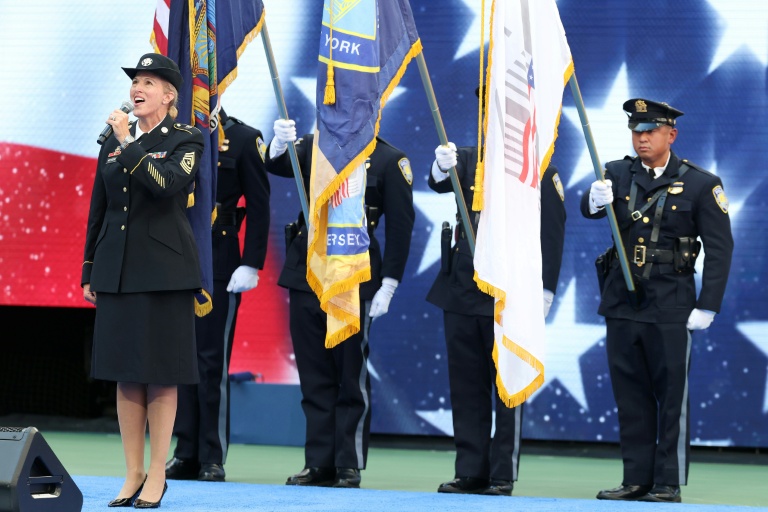 La sergent-major MaryKay Messenger, de l'armée des Etats-Unis, interprète l'hymne national lors à l'US Open, à New York, le 11 septembre 2026