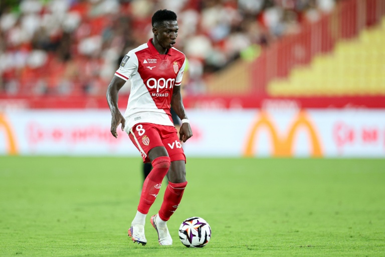 Lamine Camara en action avec l'AS Monaco lors d'un match.