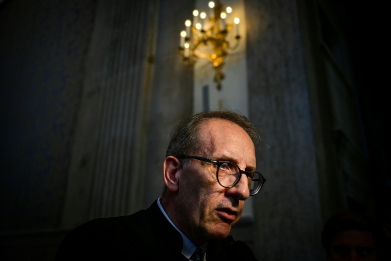 L'avocat Jean-Félix Luciani parle à la presse après la condamnation en appel de l'ancien maire de Saint-Etienne Gaël Perdriau à Lyon, le 10 septembre 2026
