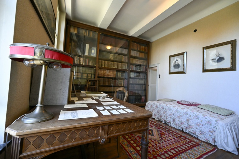La bibliothèque de la Maison de Robert Schuman, l'un des pères fondateurs de l'Union européenne, à Scy-Chazelles, le 4 septembre 2026 en Moselle