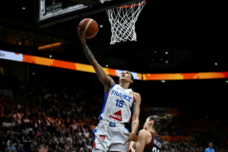 La Française Gabby Williams en action lors de la demi-finale de la Coupe du monde de basket.
