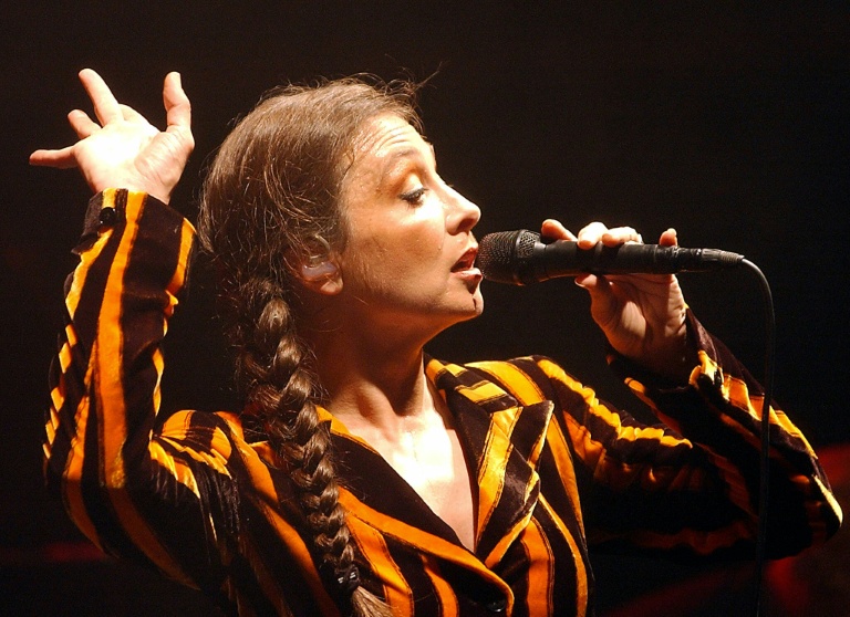 Catherine Ringer sur scène le 22 juillet 2003 à Nice, dans les Alpes-Maritimes