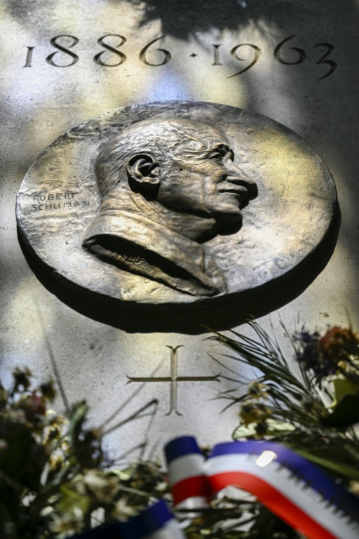 La tombe de Robert Schuman, l'un des pères fondateurs de l'Union européenne, dans la chapelle Saint-Quentin à Scy-Chazelles, le 4 septembre 2026 en Moselle