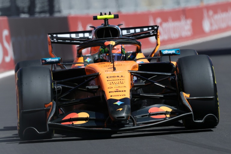Le pilote britannique Lando Norris au volant de McLaren lors des premiers essais libres du Grand Prix d'Espagne de Formule 1 le 11 septembre 2026 à Madrid