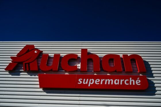 Enseigne Auchan avant sa transformation en Intermarché.