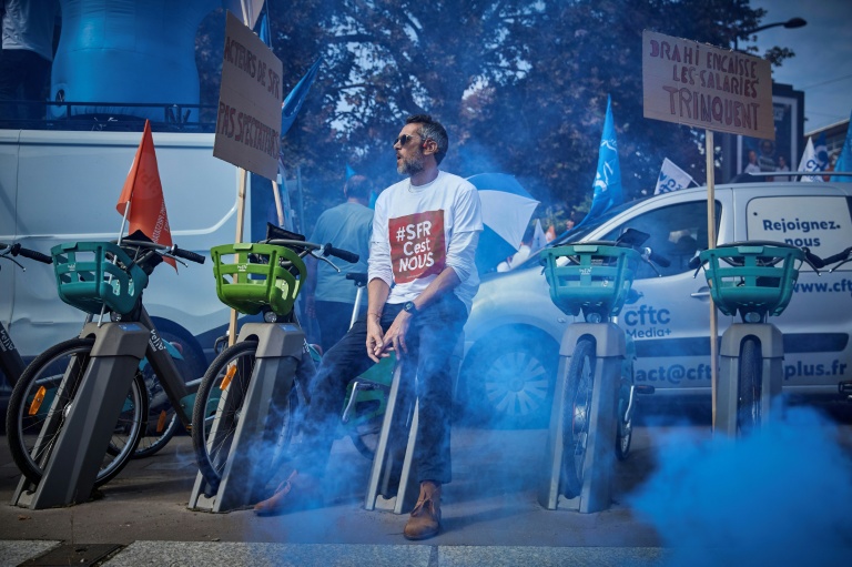 Manifestation de salariés de SFR à Paris ,le 24 septembre 2026, à l'appel des syndicats UNSA, CFDT et CFTC, pour protester contre la vente de l'opérateur télécoms