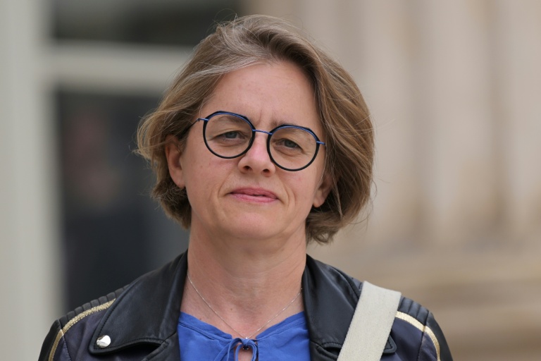 La députée socialiste Céline Thiebault-Martinez arrive à l'Assemblée nationale, à Paris, le 8 juillet 2024
