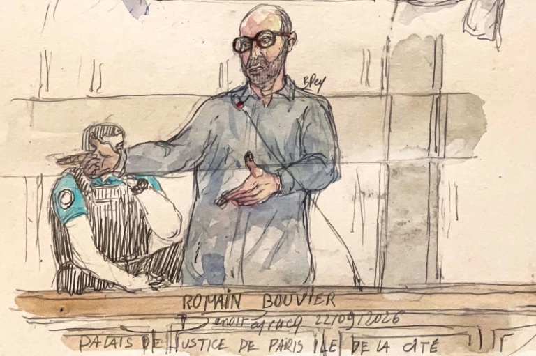 Croquis d'audience réalisé le 22 septembre 2026 montrant Romain Bouvier devant la cour d'assises de Paris