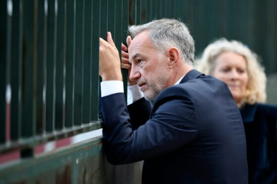 Emmanuel Grégoire exprimant ses regrets sur le scandale périscolaire