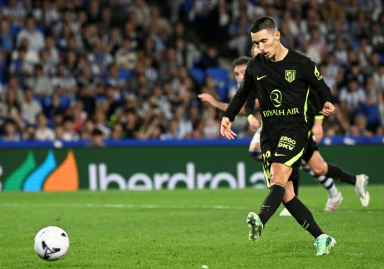 Alejandro Grimaldo inscrit sur penalty le premier but de l'Atlético Madrid contre la Real Sociadad en Liga le 13 septembre 2026 à Saint-Sébastien