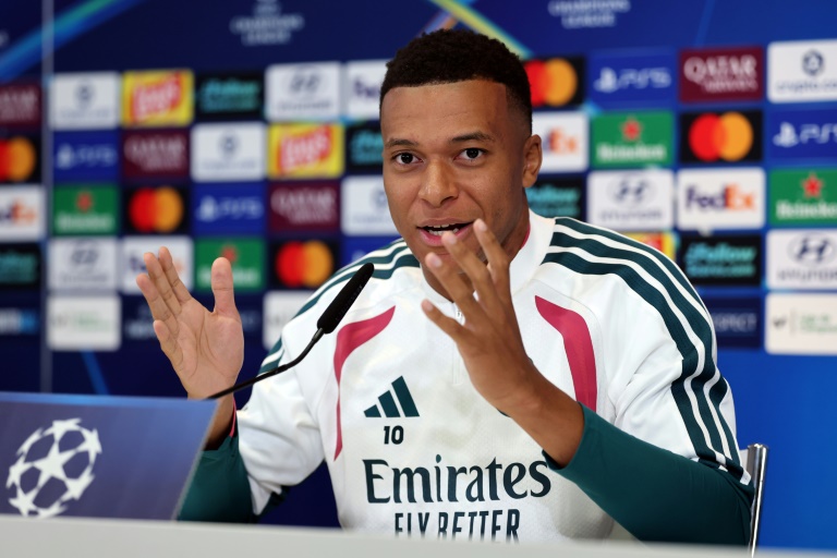 Kylian Mbappé lors d'une conférence de presse au Real Madrid